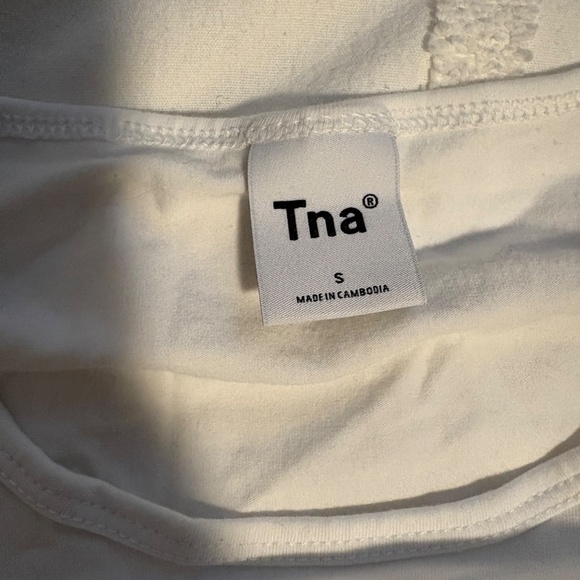 TNA Ruched Crop Tee – Size S (White) - Picture 3 of 3